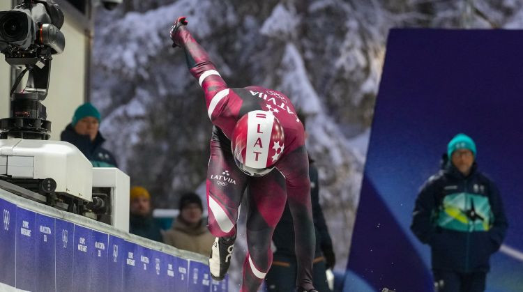 Indriksonam nelielas kļūdas trasē, pēc pirmā brauciena līderos Dukura audzēknis