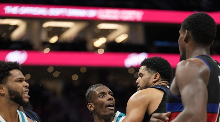 NBA piespriež diskvalifikācijas pēc "Hornets" un "Pistons" masveida kautiņa