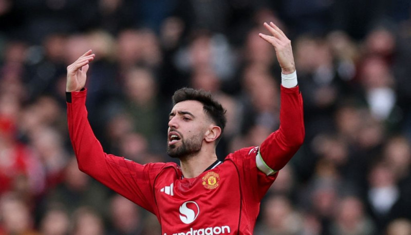 "Manchester United" atspēlējas un paceļas uz trešo vietu Premjerlīgā