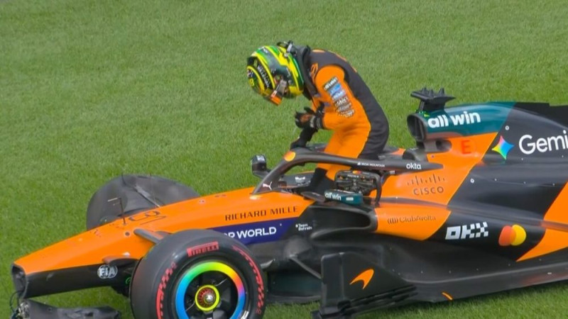 Piastri jau ceļā uz startu iznīcina "McLaren" formulu (+video)
