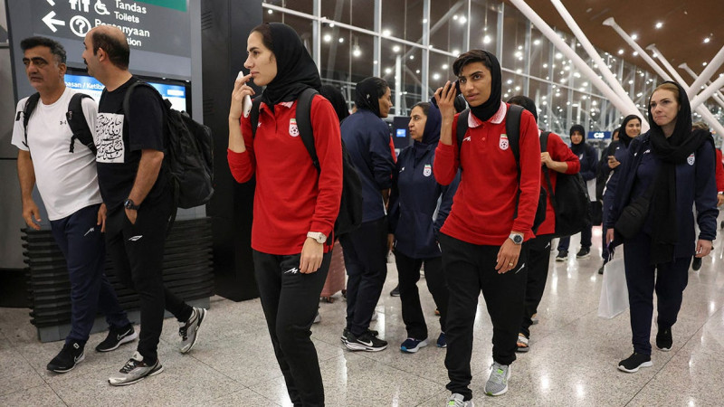 Austrālija dod patvērumu Irānas himnu nedziedājušajām futbolistēm