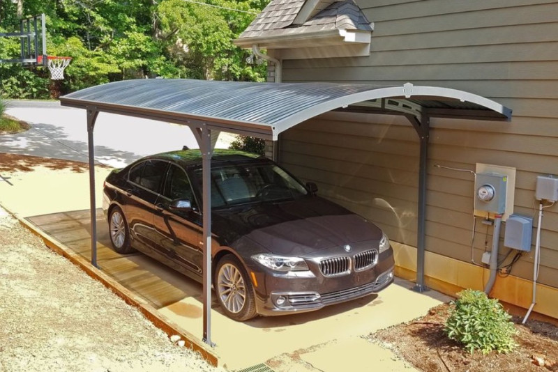 Auto nojumes un dārza garāžas – kā pasargāt auto un sakārtot pagalmu bez lielas pārbūves