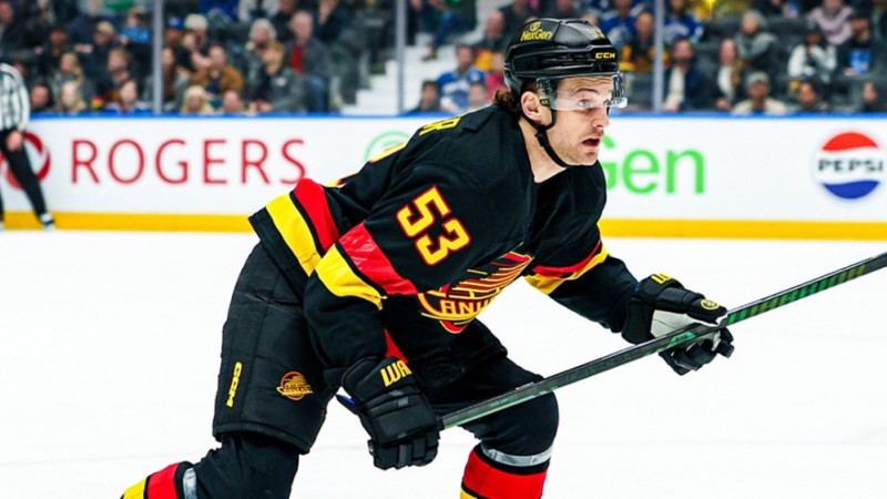 Bļugers un ″Canucks″ noslēgs kluba sliktāko sezonu kopš pagājušā gadsimta