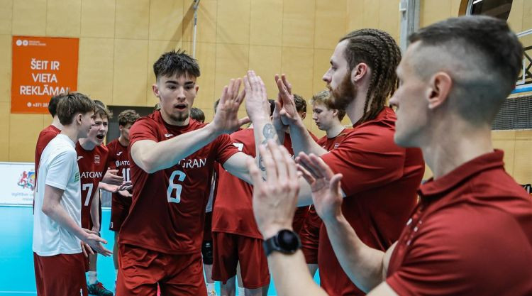 Latvijas U18 volejbolisti izlaiž iniciatīvu no rokām un EČ atlasē Siguldā sāk ar zaudējumu