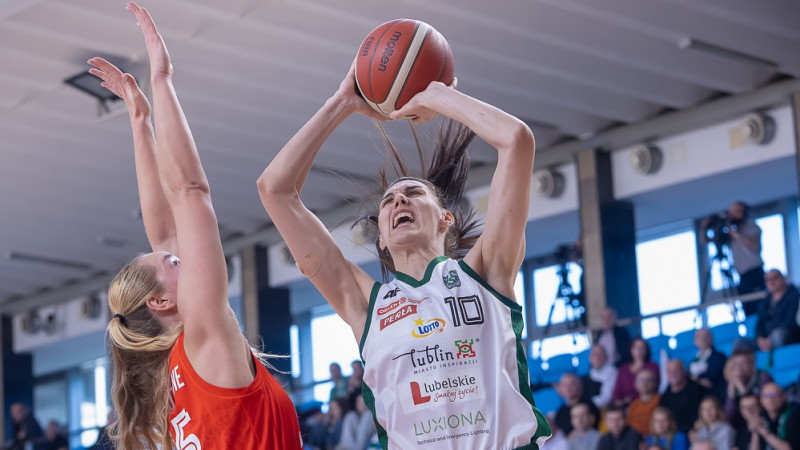 Digna Strautmane skaļi iesāk koncertu, Ulmanes tālmetieni nogremdē Vroclavu