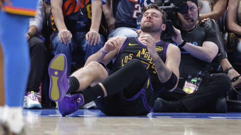 Dončičam savainojums 64. sezonas mačā, ''Lakers'' saņem pamatīgu pērienu no čempiones