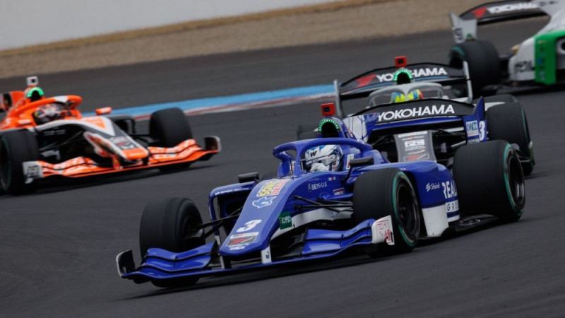 "Williams" F1 testpilots piedzīvo bīstamu epizodi "Super Formula" lietus sacīkstēs
