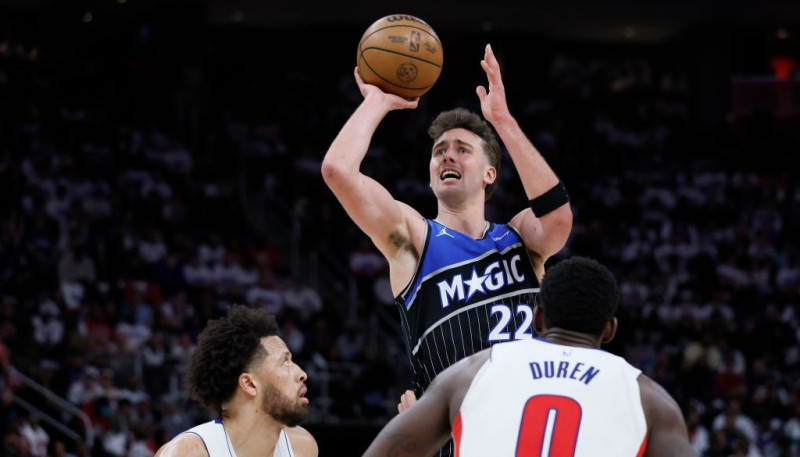 "Magic" pārsteidz "Pistons", "Thunder" un "Spurs" sāk pārliecinoši