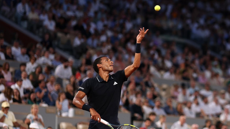 Pasaules sestais numurs tiek 1/8 finālā, "French Open" arī sešu stundu spēle