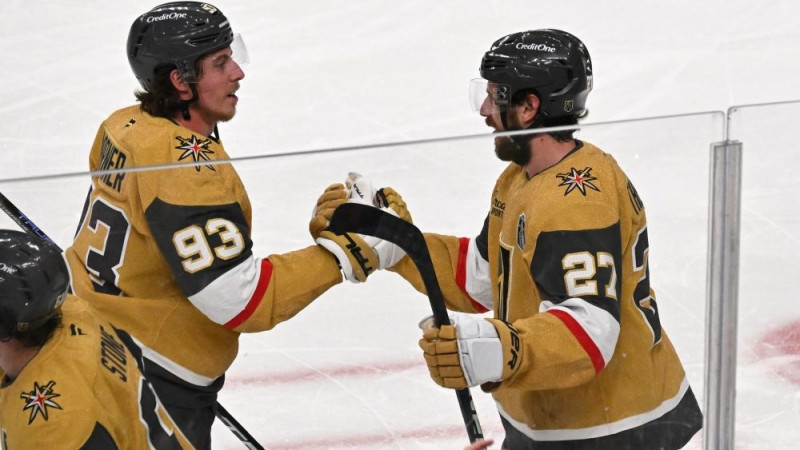 "Golden Knights" iespēja "Hurricanes" nostādīt bezdibeņa malā