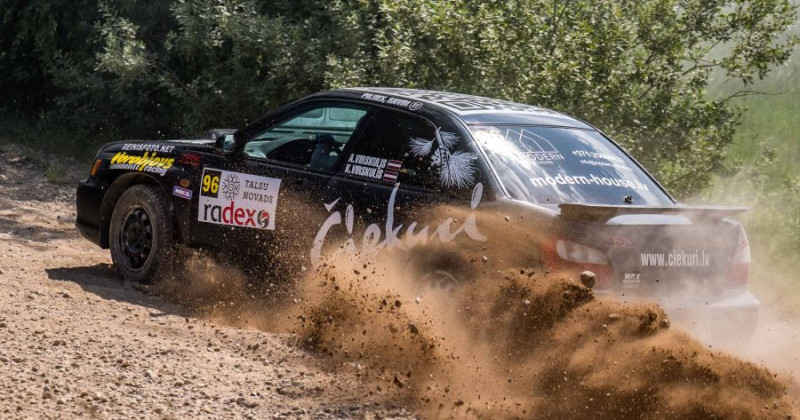Leģendārā Talsu rallija 60. jubilejas svinību ietvaros aizvadīts ''RADEX Rally Talsi'' minirallijs