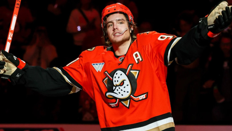 21 gadu vecais zviedrs Kārlsons tiek pie lielākās algas NHL
