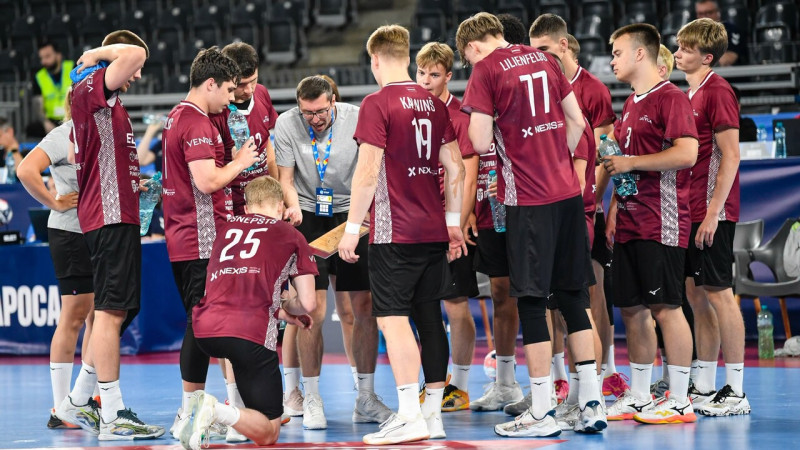 Latvijas U20 handbolisti EČ ievadā katrā puslaikā ielaiž pa 19 bumbām