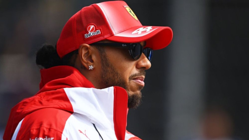 Hamiltons noskaities uz "Ferrari" komandu
